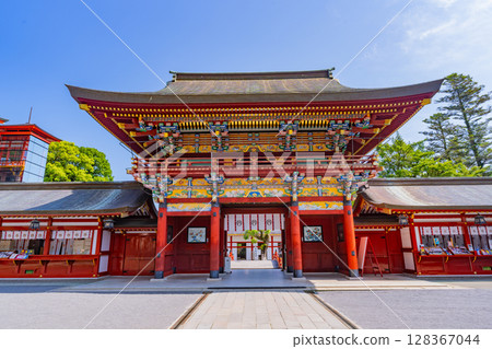(Saga Prefecture) Yutoku Inari Shrine Tower Gate 128367044