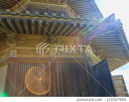 燈光與古老修復建築的奇妙景觀 燈光與古老修復建築的奇妙景觀 128367060