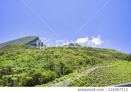 從蝦野高原的硫黃山到唐國岳 128367311