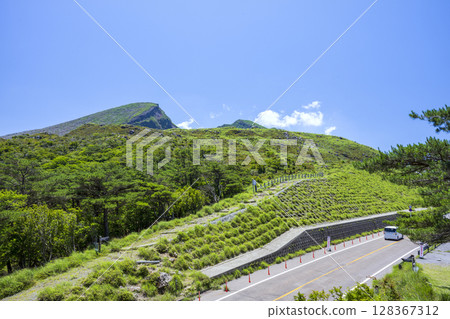 From Mount Iou in the Ebino Plateau to Mount Karakunidake 128367312