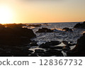 Waves and sunsets 128367732