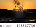 Waves and sunsets 128367736