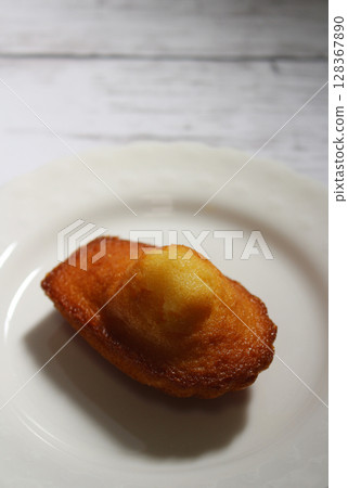 Madeleine Madeleine 128367890