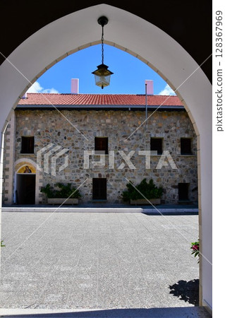 塞浦路斯，特羅多斯地區，Kykkos 修道院，庭院 128367969