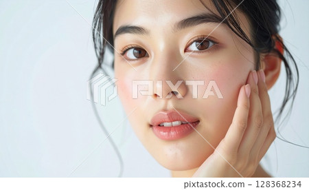 Women who check your skin 128368234