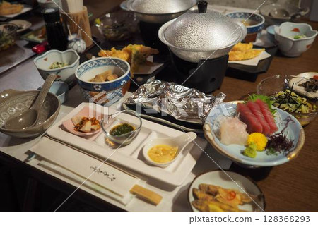 Kaiseki cuisine at the inn Kaiseki cuisine at the inn 128368293