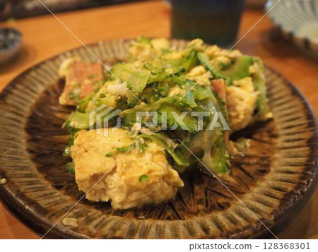 Okinawa, Goya Chanpuru 128368301