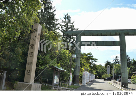 The first torii gate of Ishikawa Gokoku Shrine, a power spot in Kanazawa City, Ishikawa Prefecture The first torii gate of Ishikawa Gokoku Shrine, a power spot in Kanazawa City, Ishikawa Prefecture 128368974
