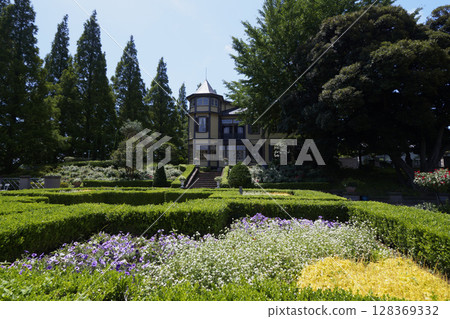 玫瑰環繞的房子 玫瑰環繞的房子 128369332