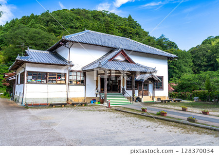 【世界遺產石見銀山遺址及其文化景觀】【重要傳統建築】島根縣大田市大森銀山、初夏的舊大森區法院1 128370034