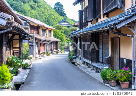 [World Heritage Site Iwami Ginzan Silver Mine Site and its Cultural Landscape] [Important Preservation] Omori Ginzan Silver Mine: Early Summer Omori Town Streetscape 1, Oda City, Shimane Prefecture 128370041