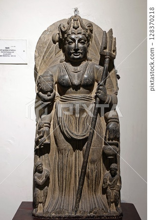 巴基斯坦白沙瓦博物館展出的鬼子母神訶利帝像 128370218