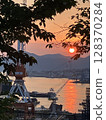 在港口的日落 128370284