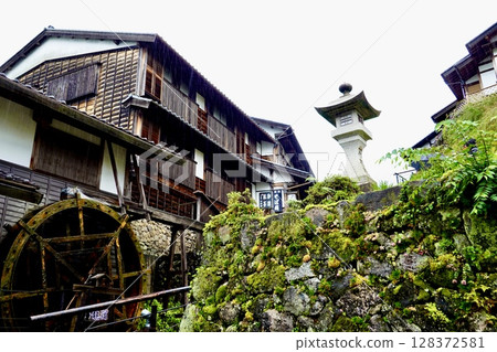 雨中的馬込宿。岐阜縣中津川市馬込，馬遼宿第一水力發電廠的水車景觀。 128372581