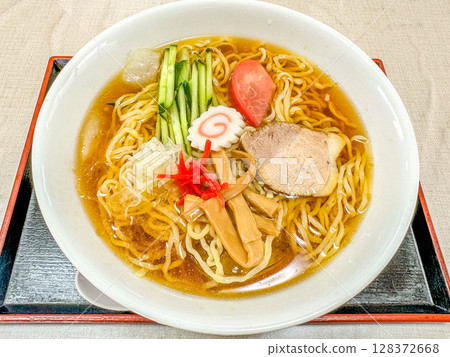 冷拉麵的季節已經到來。 冷拉麵的季節已經到來。 128372668