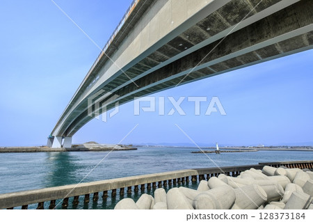 Hamamatsu City, Lake Hamana, with the Imakiriguchi Bridge passing overhead Hamamatsu City, Lake Hamana, with the Imakiriguchi Bridge passing overhead 128373184