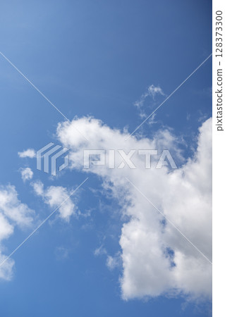 Summer sky, vivid sky, blue sky, sunny, July, dynamic image Summer sky, vivid sky, blue sky, sunny, July, dynamic image 128373300