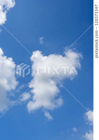 Summer sky, vivid sky, blue sky, sunny, July, dynamic image Summer sky, vivid sky, blue sky, sunny, July, dynamic image 128373347