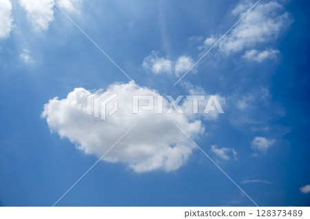 夏日的天空，生動的天空，藍天，晴朗，七月，動態影像 128373489