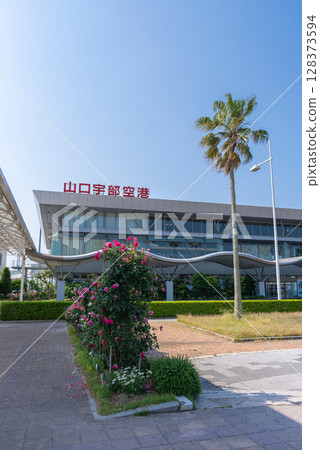 [Vertical photo] Yamaguchi Ube Airport 128373594