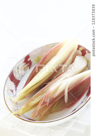 醃漬的藻類泡菜 128373839