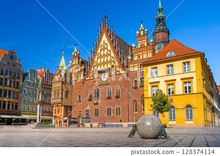 Beautiful view of the old town of Wroclaw, Poland 128374114