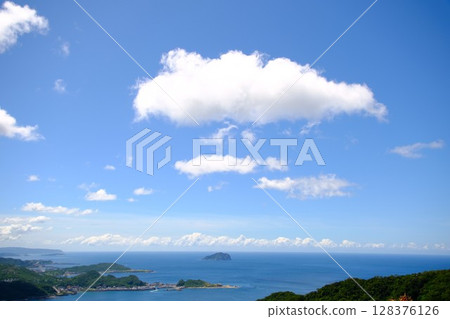 The endless blue sea and sky The endless blue sea and sky 128376126