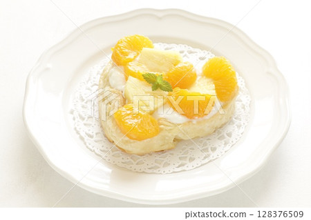 Fruit Danish with Mandarin Oranges, Pineapples and Yogurt Fruit Danish with Mandarin Oranges, Pineapples and Yogurt 128376509