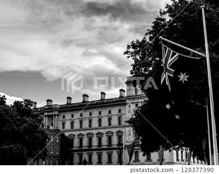 old building in the city 128377390