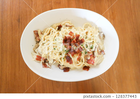 pasta or pasta carbonara or spaghetti or spaghetti carbonara 128377443