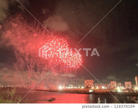 Fireworks in Ota Ward (Rokugo Dote) 128378104