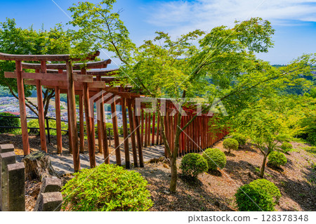 (Saga Prefecture) Yutoku Inari Shrine, inner sanctuary, red torii gate on the approach (Saga Prefecture) Yutoku Inari Shrine, inner sanctuary, red torii gate on the approach 128378348