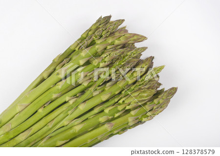 Green asparagus spears Green asparagus spears 128378579