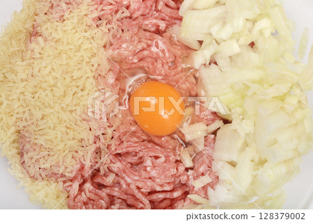 Ingredients for stuffed peppers 128379002