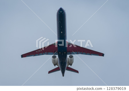 宮城縣名取市仙台機場清晨，飛機起飛 128379019