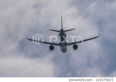 宮城縣名取市仙台機場清晨，飛機起飛 128379025