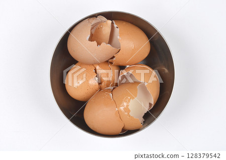 Brown broken eggshells Brown broken eggshells 128379542