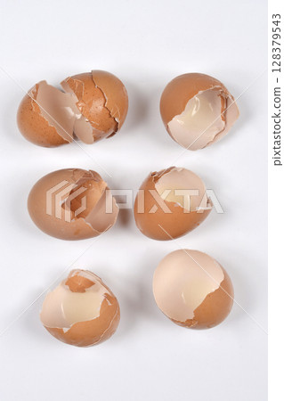 Brown broken eggshells Brown broken eggshells 128379543