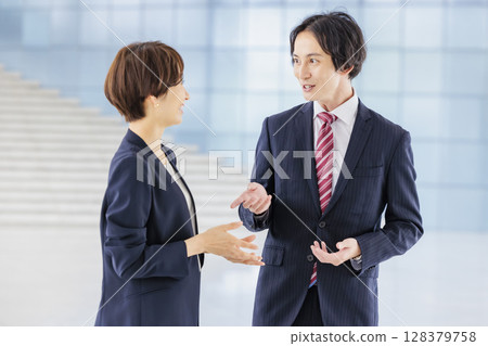 Male and female business people in suits 128379758