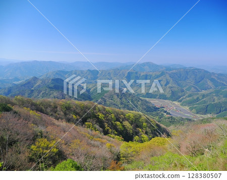 The view from the summit of Tokusagamine 128380507