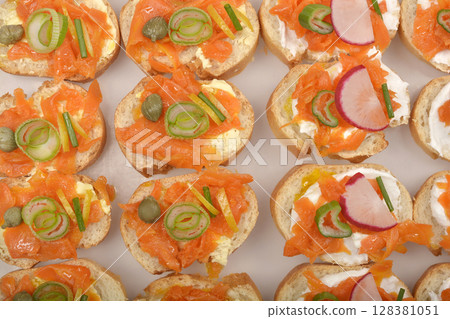 Carrots prepared as vegan salmon 128381051