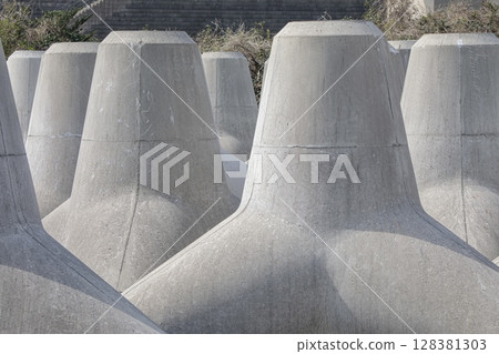 Many wave-breaking blocks lined up 128381303