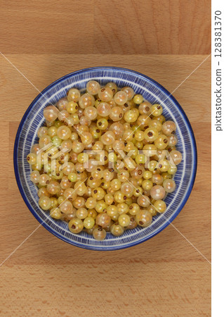 White currants White currants 128381370