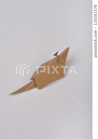 Origami mouse 128381576