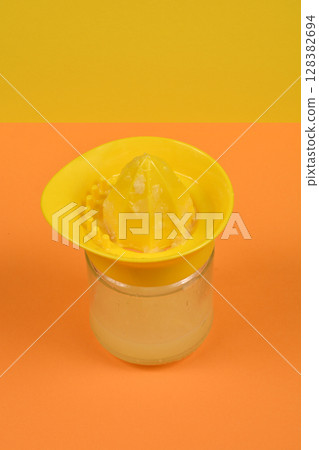 Freshly squeezed lemon juice 128382694
