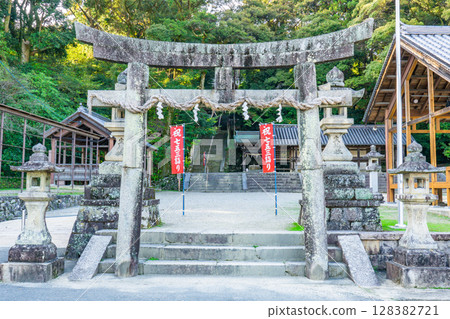 奈良縣生駒市一部町的王馬大社鳥居（王馬座生小松彥神社） 128382721