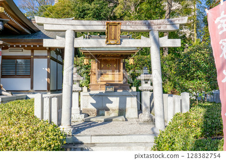 Iwashizu Shrine subsidiary shrine in Ikushi, Takarazuka City, Hyogo Prefecture Takarazuka Suitengu Shrine (God of safe childbirth) Iwashizu Shrine subsidiary shrine in Ikushi, Takarazuka City, Hyogo Prefecture Takarazuka Suitengu Shrine (God of safe childbirth) 128382754