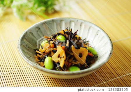 Simmered hijiki and edamame 128383305