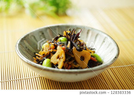 燉羊棲息和毛豆 燉羊棲息和毛豆 128383336