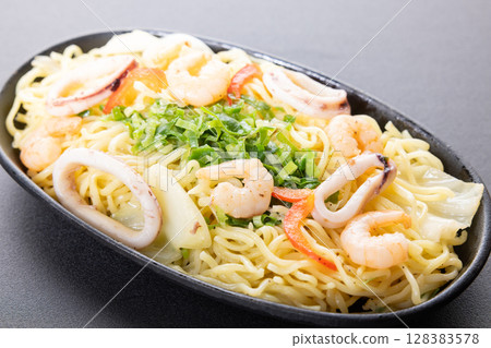 美味鐵板海鮮鹽炒麵 美味鐵板海鮮鹽炒麵 128383578